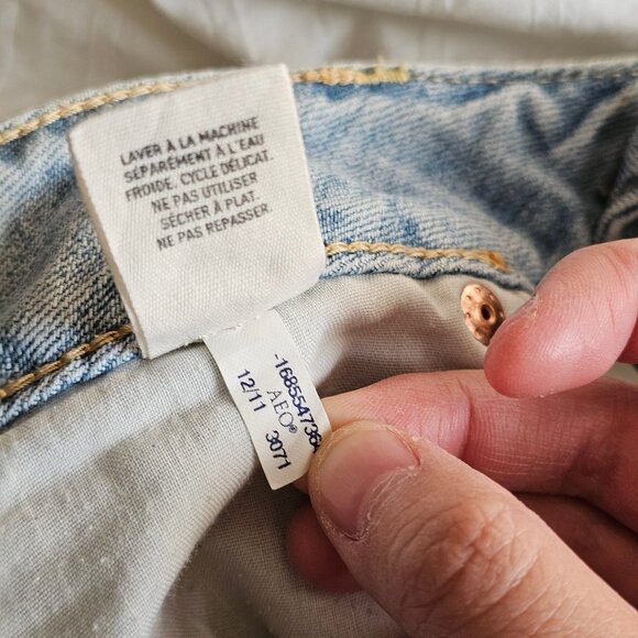 American Eagle Distressed Painted Jean Short Shorts - 2011 - Light Wash - Sz 00 - Picture 6 of 13